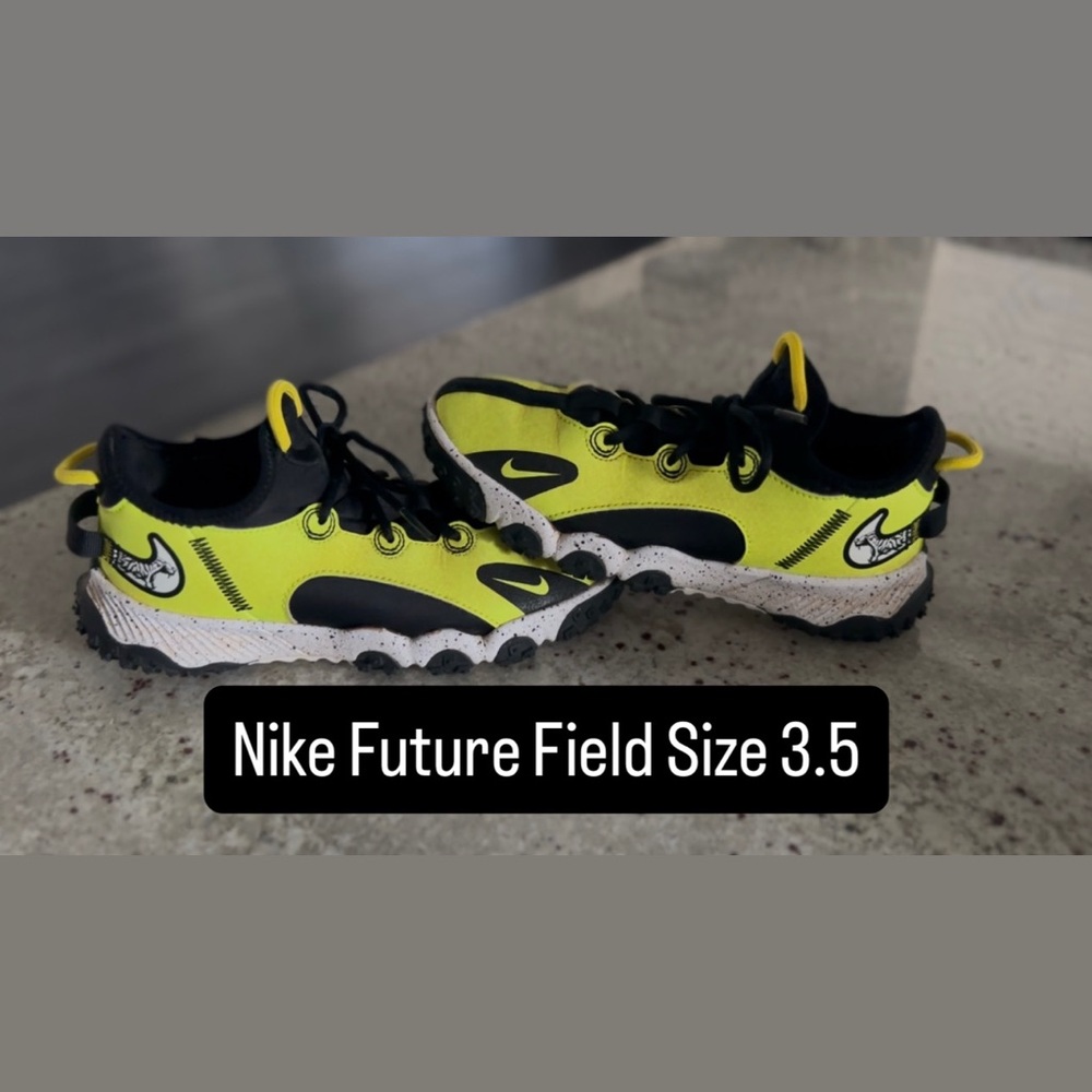 Nike Future Field Big Kids Size 3.5  - Black and Yellow